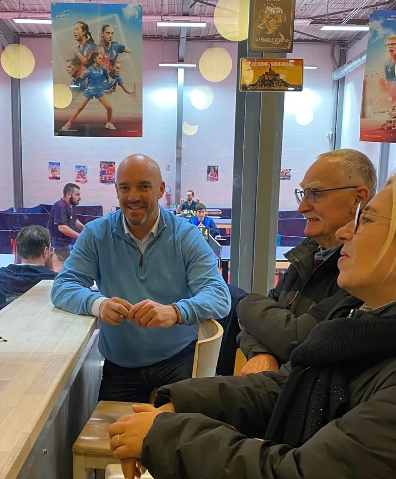Tennis de table : une visite de terrain, entre convivialité et réalités du quotidien